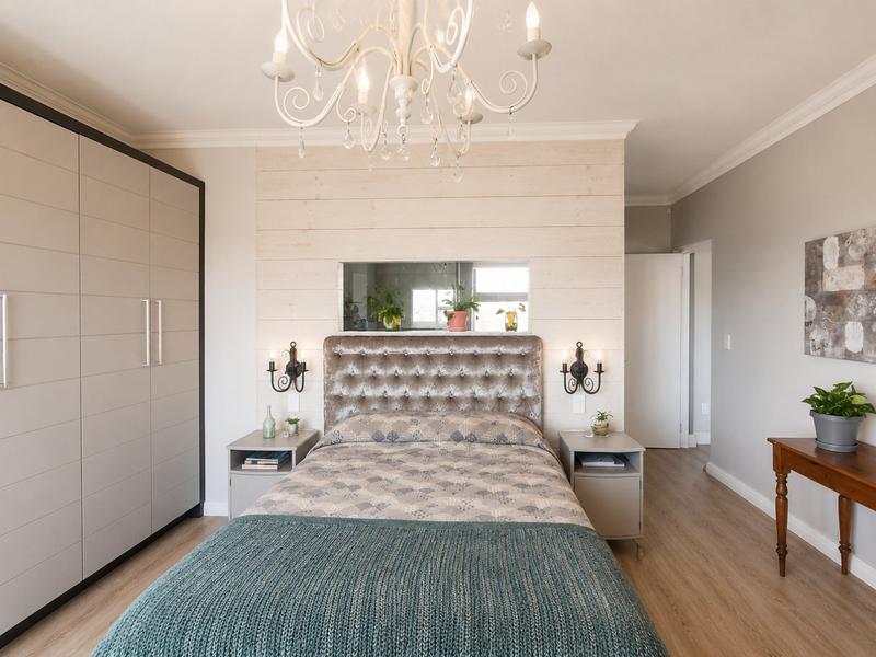 6 Bedroom Property for Sale in Pearl Bay Western Cape